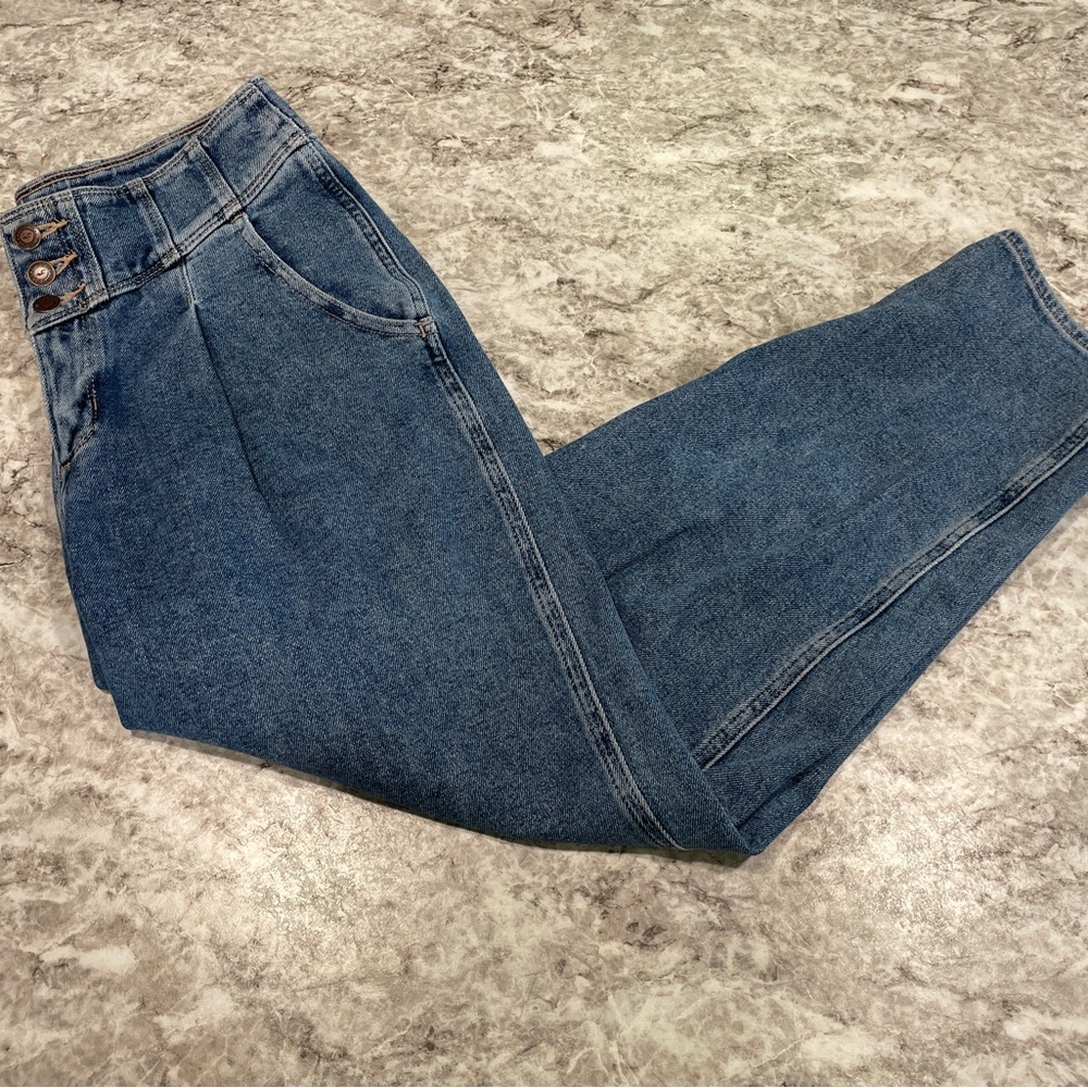 Hollister Ultra High Rise 80s mom jeans 7R w28 l26 EUC